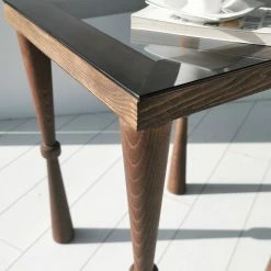 Ars Natura Beistelltisch Donatella - Glas / Walnuss massiv - Rauchschwarz / Walnuss -Wohnzimmermöbel boutique en ligne 1000333706 220302 030 DETAILS P000000001000333706