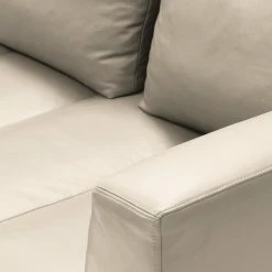 Studio Copenhagen Ecksofa Madison I - Echtleder Neka: Hellgrau - Breite: 319 cm - Ottomane davorstehend links -Wohnzimmermöbel boutique en ligne 1000333898 220301 070 DETAILS P000000001000333898