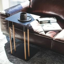 Yamazaki Beistelltisch Plain II - Esche massiv / Metall - Schwarz -Wohnzimmermöbel boutique en ligne 1000347250 220505 024 MOOD DETAILS P000000001000347250 mood