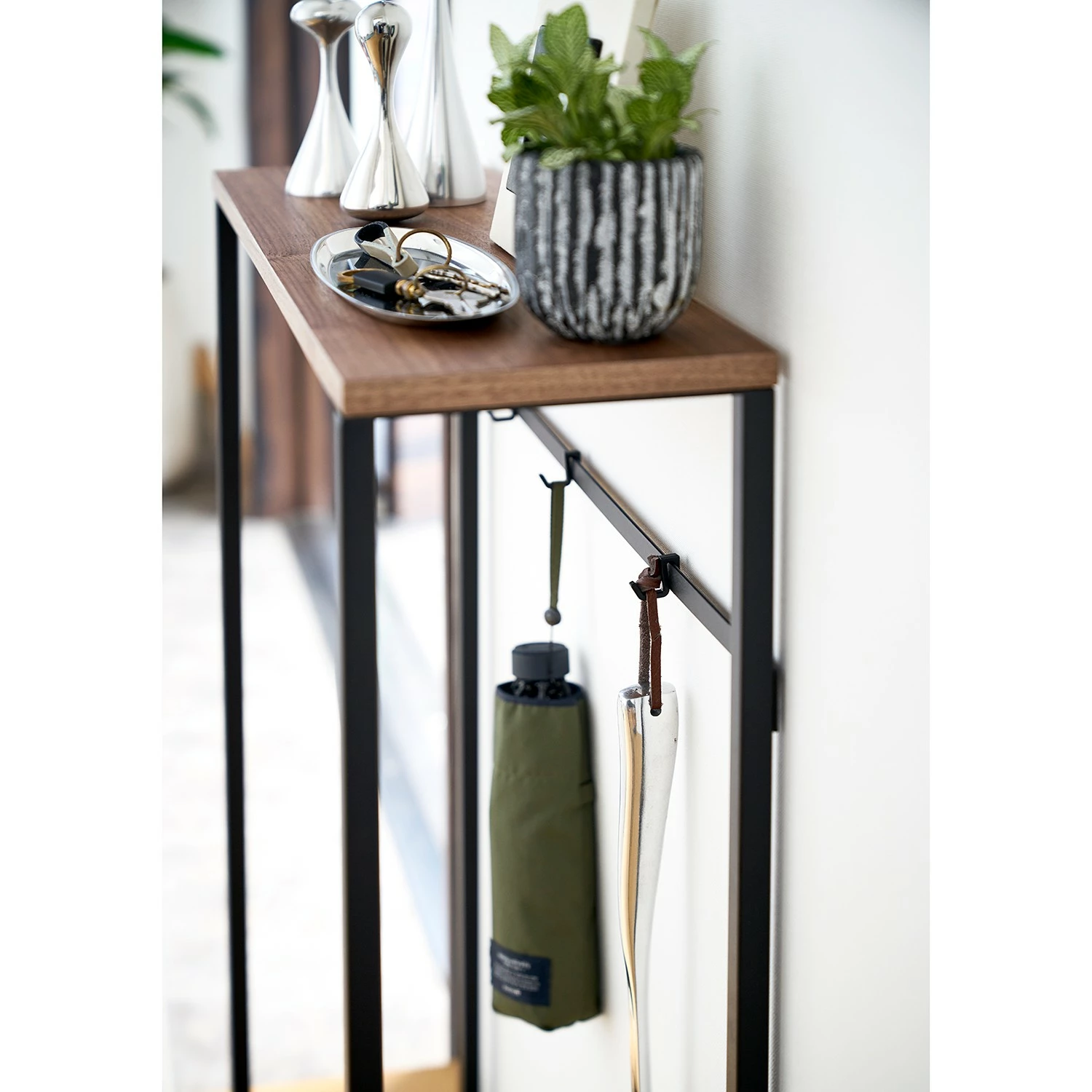 Yamazaki Konsolentisch Tower - Esche massiv / Metall - Schwarz 7 Yamazaki Konsolentisch Tower - Esche massiv / Metall - Schwarz – Bild 7