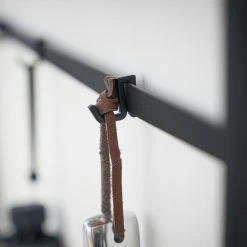 Yamazaki Konsolentisch Tower - Esche massiv / Metall - Schwarz 17 Yamazaki Konsolentisch Tower - Esche massiv / Metall - Schwarz -Wohnzimmermöbel boutique en ligne 1000347253 220505 035 DETAILS P000000001000347253