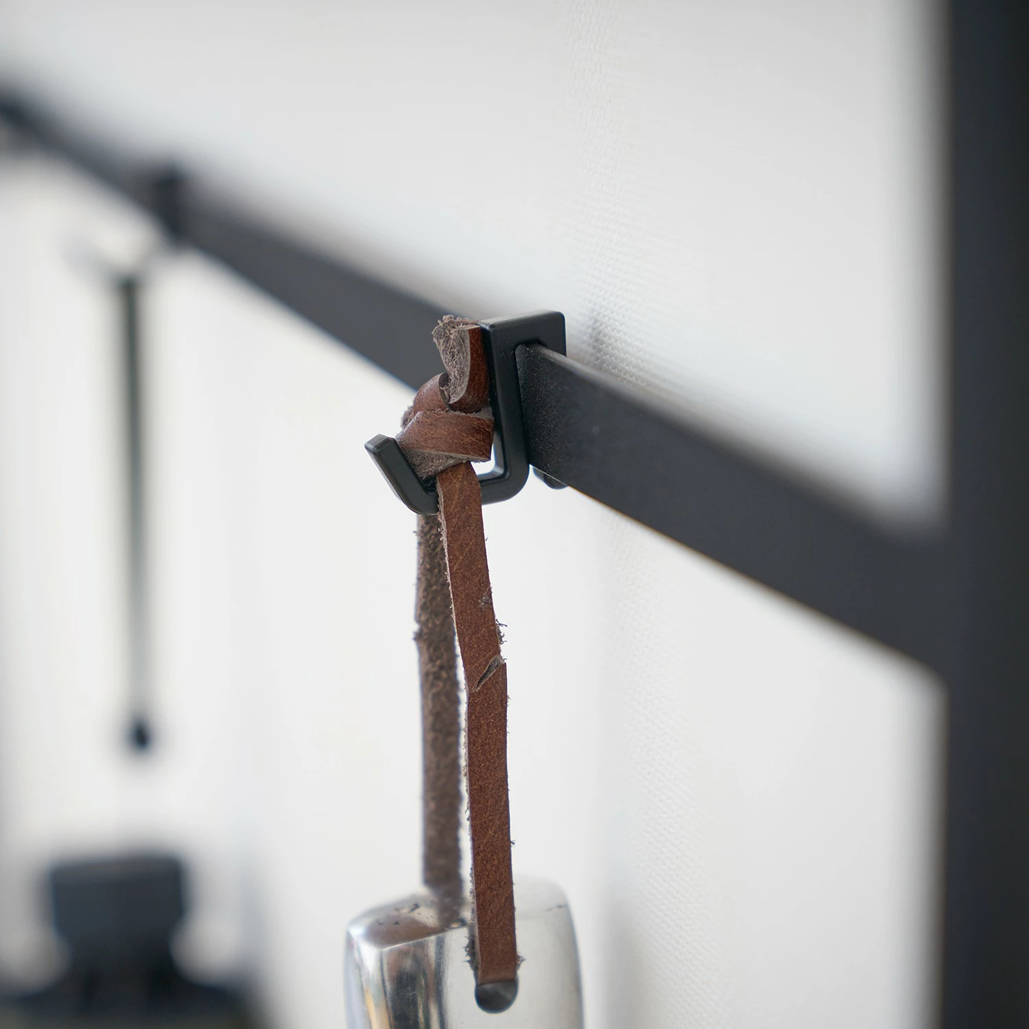 Yamazaki Konsolentisch Tower - Esche massiv / Metall - Schwarz 9 Yamazaki Konsolentisch Tower - Esche massiv / Metall - Schwarz – Bild 9