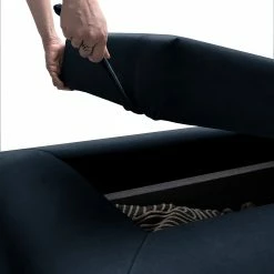 Miu Form Hocker Miu Magic mit Rückenlehne S - Samt Sadia: Dunkelblau 23 Miu Form Hocker Miu Magic mit Rückenlehne S - Samt Sadia: Dunkelblau -Wohnzimmermöbel boutique en ligne 1000354952 220816 120 DETAILS P000000001000354952