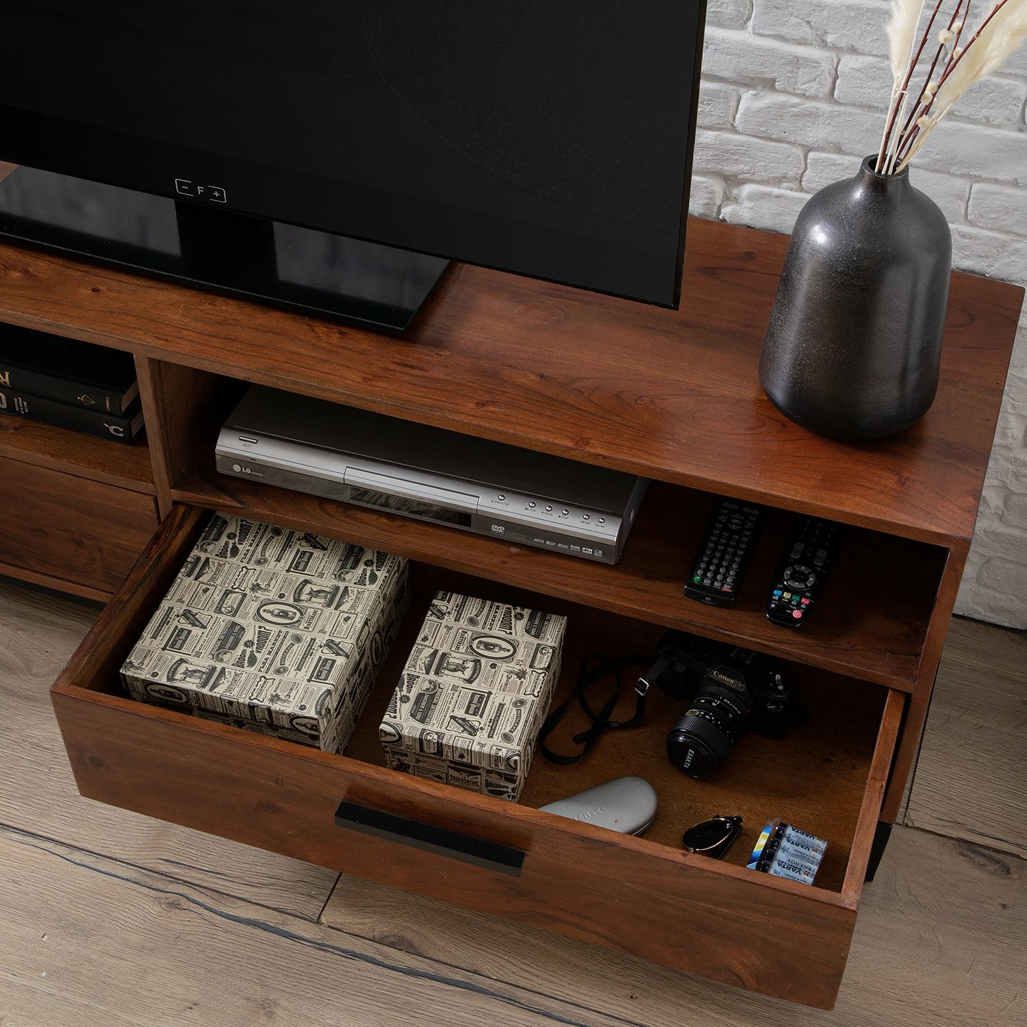 Ars manufacti TV-Lowboard Woodson V - Akazie massiv / Metall - Akazie Braun 14 Ars manufacti TV-Lowboard Woodson V - Akazie massiv / Metall - Akazie Braun – Bild 14