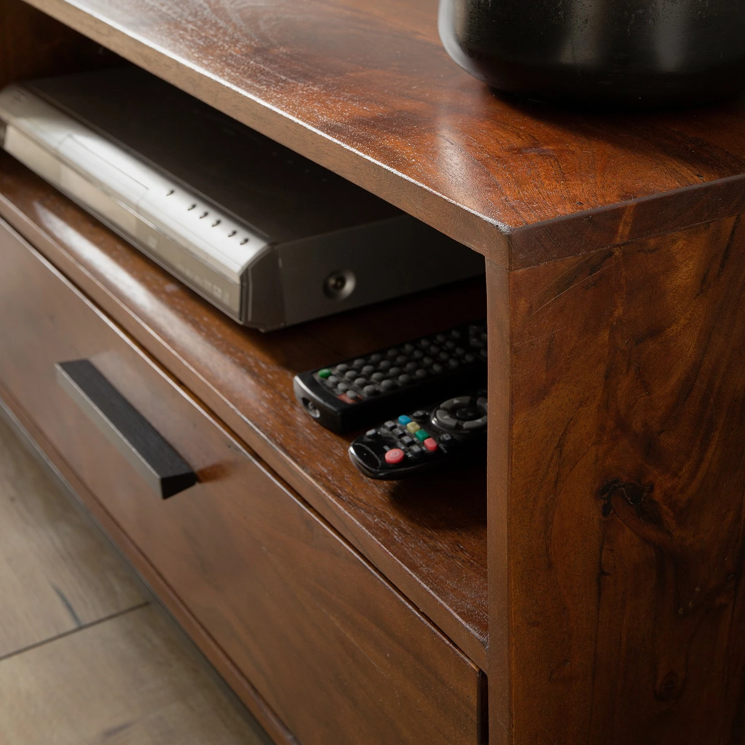 Ars manufacti TV-Lowboard Woodson V - Akazie massiv / Metall - Akazie Braun 15 Ars manufacti TV-Lowboard Woodson V - Akazie massiv / Metall - Akazie Braun – Bild 15