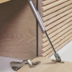 Norrwood TV-Lowboard Maredale II - Esche teilmassiv - Weiß / Esche 16 Norrwood TV-Lowboard Maredale II - Esche teilmassiv - Weiß / Esche -Wohnzimmermöbel boutique en ligne 1000363980 220714 040 DETAILS P000000001000363980