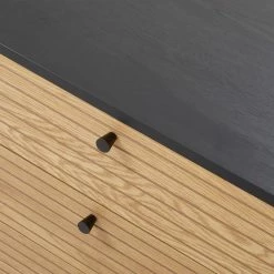 Butlers Kommode MODERNIST - Eichenfurnier / Aluminium - Schwarz / Natur 16 Butlers Kommode MODERNIST - Eichenfurnier / Aluminium - Schwarz / Natur -Wohnzimmermöbel boutique en ligne 1000365695 220728 080 DETAILS P000000001000365695