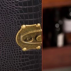 Butlers Kofferbar HEMINGWAY - Anilinleder / Esche massiv - Dunkelbraun 24 Butlers Kofferbar HEMINGWAY - Anilinleder / Esche massiv - Dunkelbraun -Wohnzimmermöbel boutique en ligne 1000365699 220728 070 DETAILS P000000001000365699