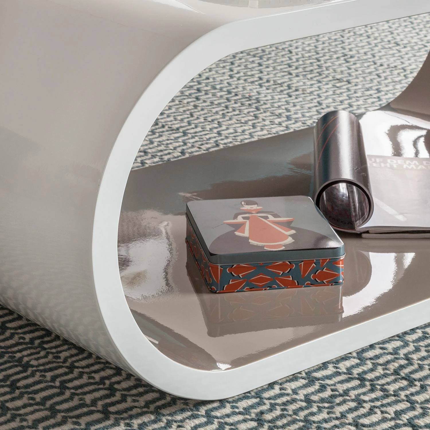 Fredriks Couchtisch Two Colour - Hochglanz Weiß / Hochglanz Lava 3 Fredriks Couchtisch Two Colour - Hochglanz Weiß / Hochglanz Lava – Bild 3