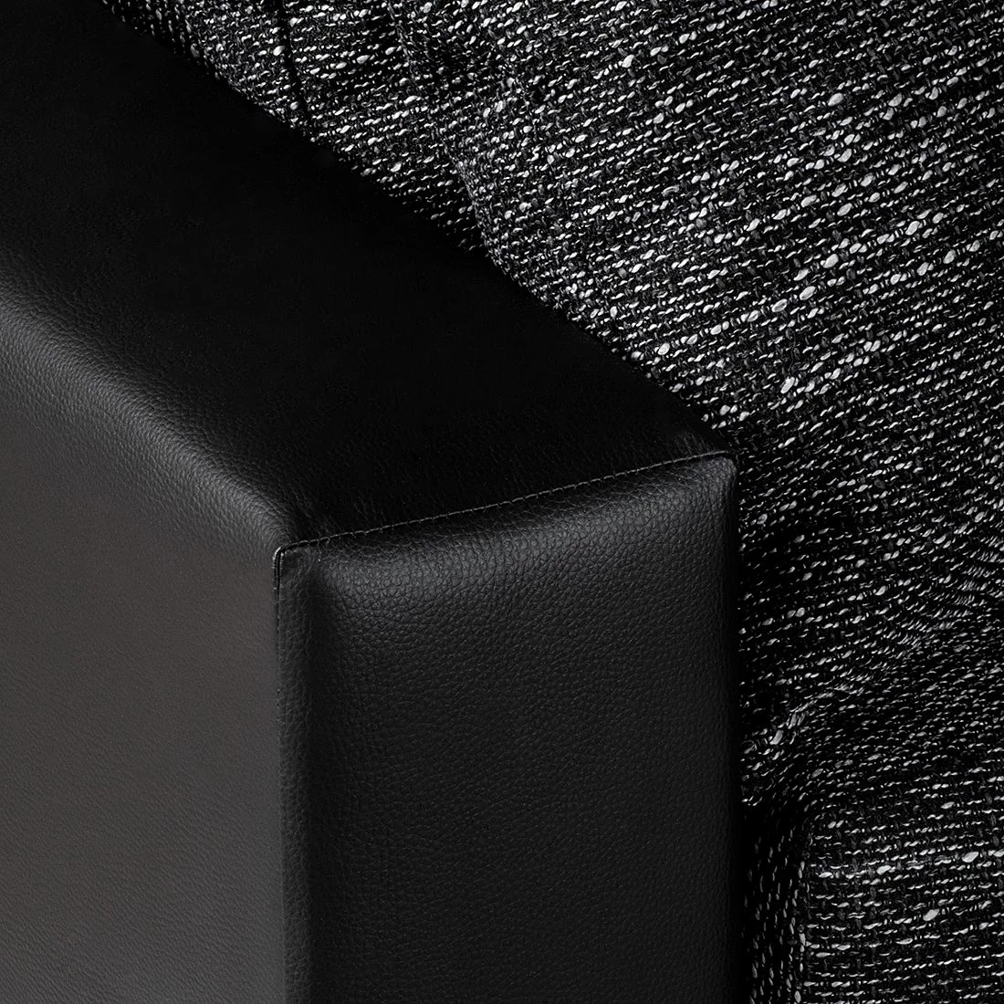 Fredriks Ecksofa Sibenik - Kunstleder / Strukturstoff Schwarz / Grau - Longchair davorstehend rechts - Ohne Hocker 7 Fredriks Ecksofa Sibenik - Kunstleder / Strukturstoff Schwarz / Grau - Longchair davorstehend rechts - Ohne Hocker – Bild 7