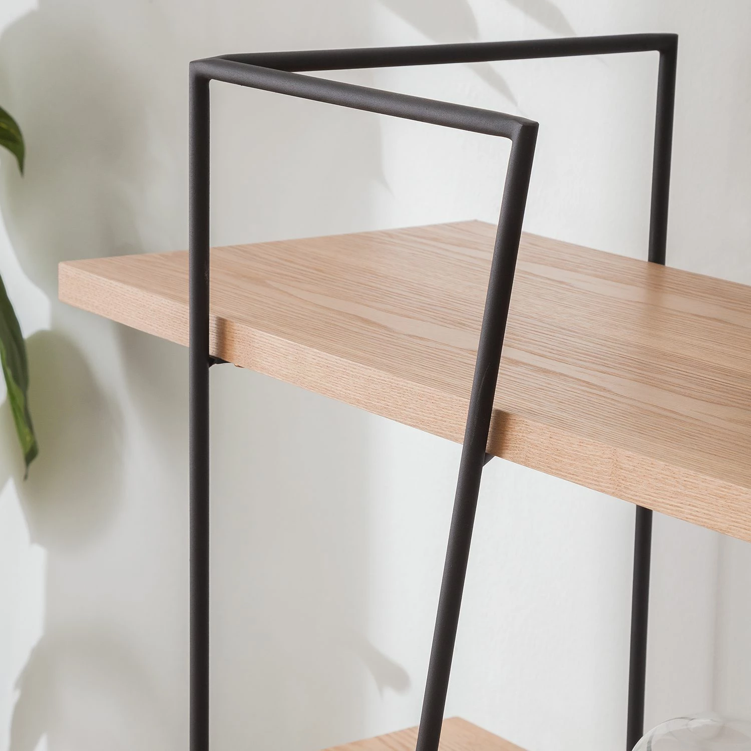 Studio Copenhagen Regal Anadyr - Schwarz / Esche 8 Studio Copenhagen Regal Anadyr - Schwarz / Esche – Bild 8