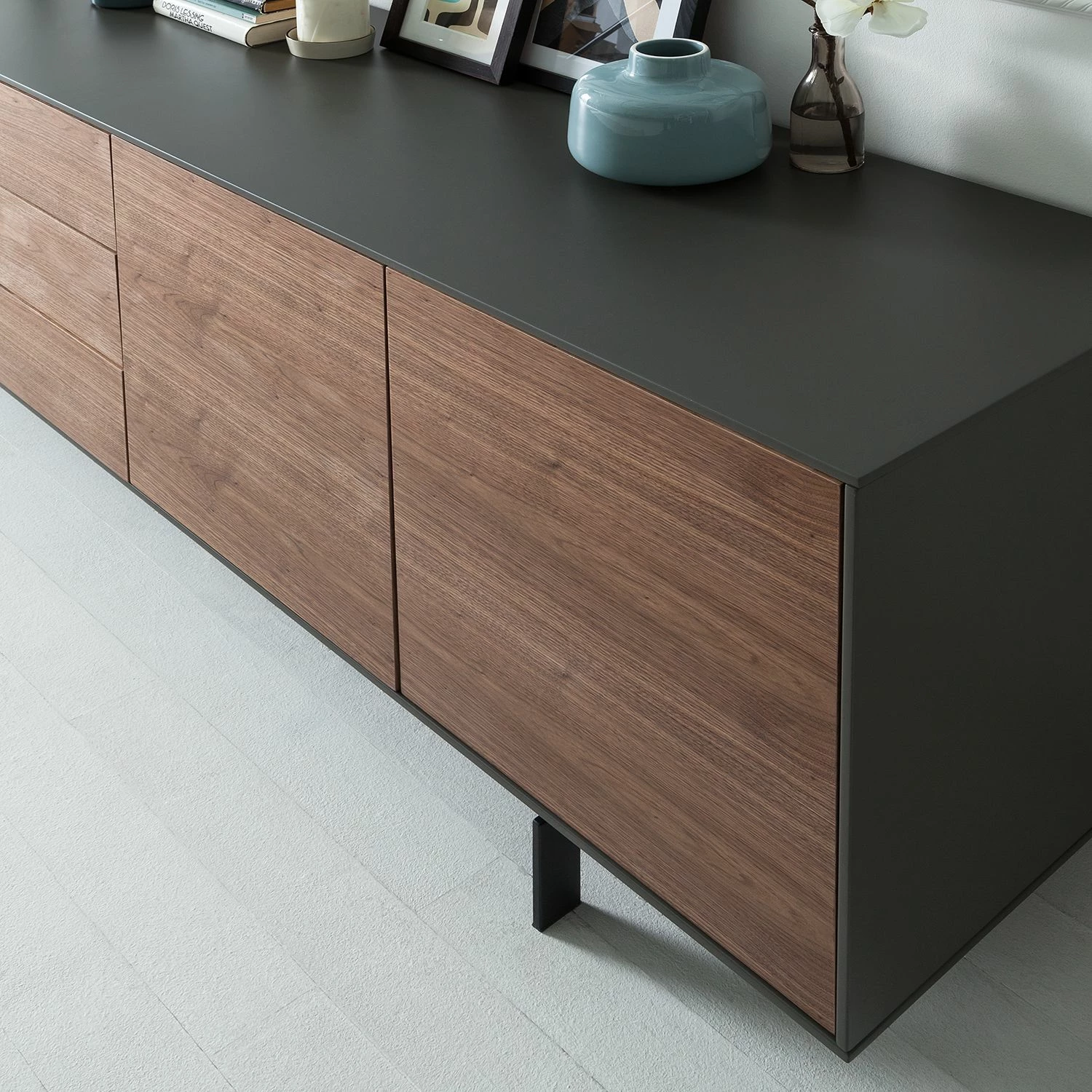 Eva Padberg Collection Sideboard Payara - Echtholzfurnier - Walnuss / Anthrazit 15 Eva Padberg Collection Sideboard Payara - Echtholzfurnier - Walnuss / Anthrazit – Bild 15