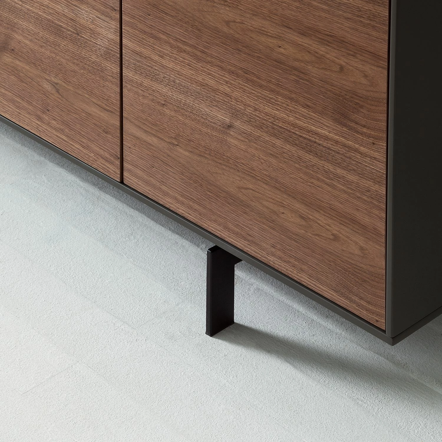 Eva Padberg Collection Sideboard Payara - Echtholzfurnier - Walnuss / Anthrazit 16 Eva Padberg Collection Sideboard Payara - Echtholzfurnier - Walnuss / Anthrazit – Bild 16